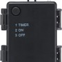 Detailaufnahme der Batteriebox des LED-Baums mit Timer-, Ein- und Ausschalter.