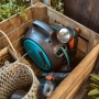 Gardena Schlauchbox Move 10m im Holzkasten mit Gartenspritze und Zubehör.