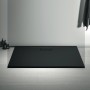 Schwarze, rechteckige Ideal Standard Duschwanne Extraflach 120x80 cm im modernen Bad.