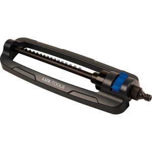 Schwarzer LUX-TOOLS Regner für bis zu 336 m² Gartenbewässerung.