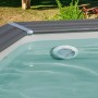 Detailansicht des Gre Composite Pool Avantgarde Oval mit Beleuchtung.