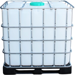 IBC Tank 1000 l auf Kunststoffpalette, umgeben von Stahlrohrrahmen. Für Regentonnen & Wasser.