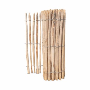 Stiltreu Staketenzaun aus Kastanie, 120cm hoch, Lattenabstand 2-3cm, gerollt.