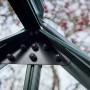 Detailaufnahme: Grüne Ecke des Halls Gewächshaus GardenRoom mit Schrauben.