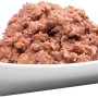 Catz Finefood Katzenfutter Lamm & Pferd auf weißer Schale.