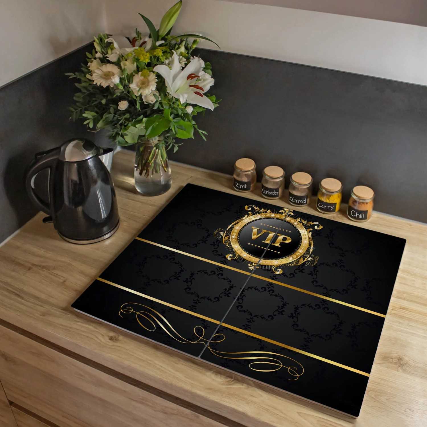 Banjado 2-teilige Herdabdeckplatte aus Glas mit VIP-Motiv, 30x52 cm, auch als Schneidebrett nutzbar.