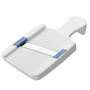 Rotho Gemüsehobel Basic, weiß-blauer Küchenhelfer mit scharfer Klinge zum Schneiden von Gemüse.