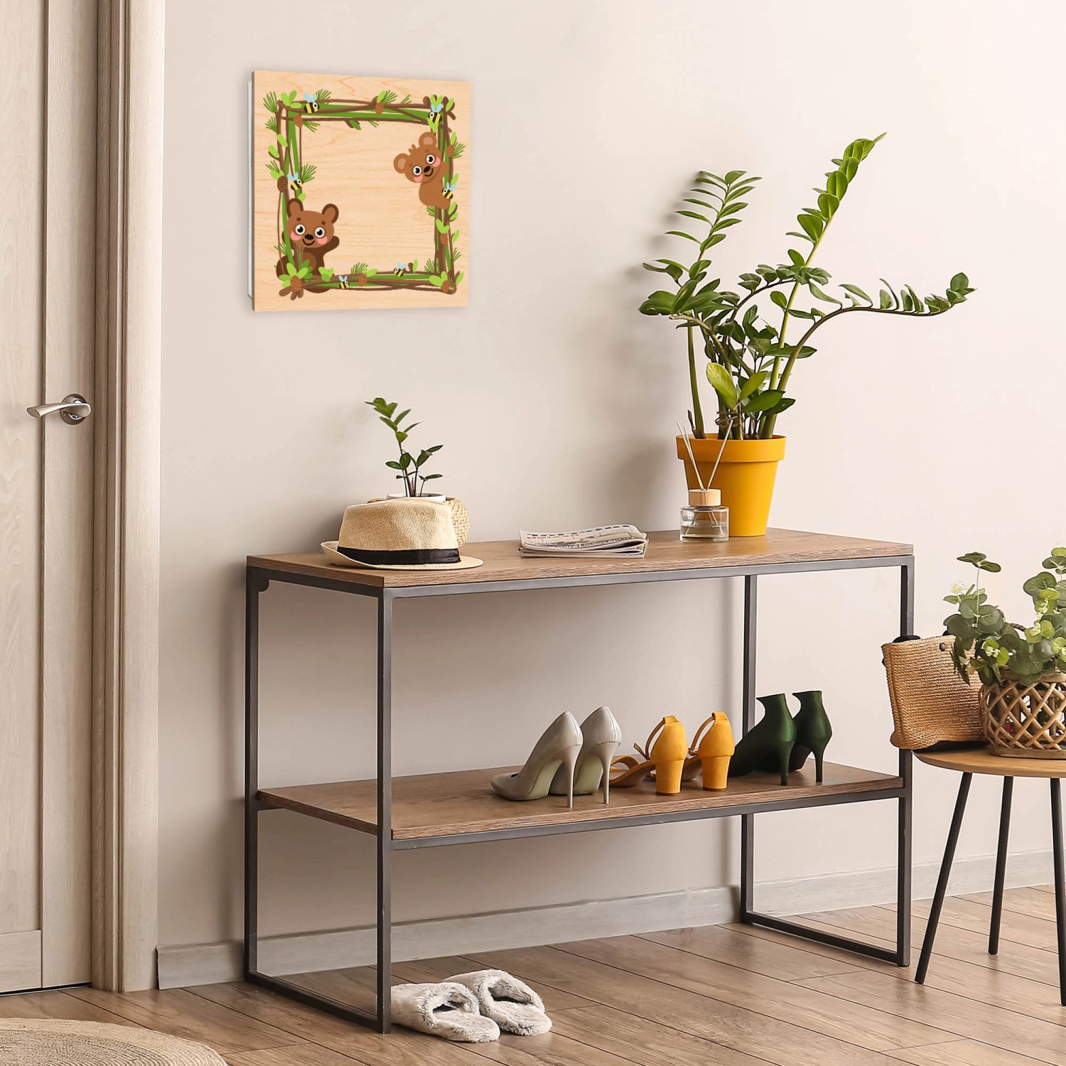 Weißer Banjado Schlüsselkasten 30x30 mit Waldtier-Motiv und 50 Haken zur Schlüsselaufbewahrung.