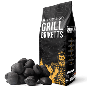 Flammingo Holzkohlebriketts, 27kg Sack, neben einem Haufen Briketts.