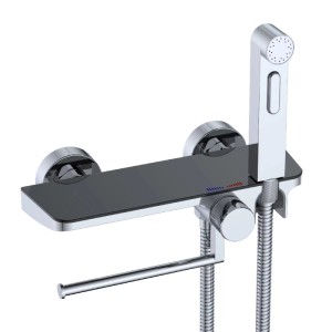 Design WC/Bidet Handbrause Set in Chrom mit schwarzer Glasablage, integriertem Mischer und Rollenhalter.