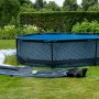 Exit Pool Abdeckung ECO Ø 460 cm auf Rasen, teilweise aufgebaut.