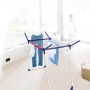 Leifheit Wäscheständer Pegasus 180 Solid mit Wäsche, ideal zum Trocknen von Kleidung im Innen- und Außenbereich.
