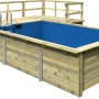 Karibu Holzpool mit Terrasse und blauer Innenhülle, Leiter und umlaufender Holzverkleidung.