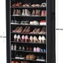 Schwarzes Songmics Schuhregal mit 10 Ebenen und staubdichter Abdeckung, gefüllt mit Schuhen.