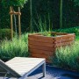 Quadratischer Dobar Gartenteich Alea aus Kiefernholz mit Teichfolie im Garten.