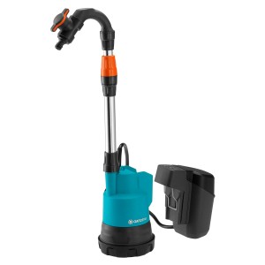 Gardena Akku-Regenfasspumpe 2000/2 mit Akku und Ladegerät für die Gartenbewässerung.