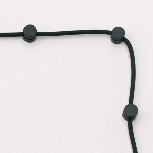 3 schwarze Wand- und Deckenpins (Ø 19mm) aus Metall zur Kabelbefestigung von Lampen.