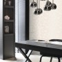 Beige Blätter Tapete von Origin Wallcoverings im Raum mit Tisch und Lampe.