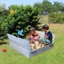 Soulet Sandkasten in Taupe mit spielenden Kindern im Garten.