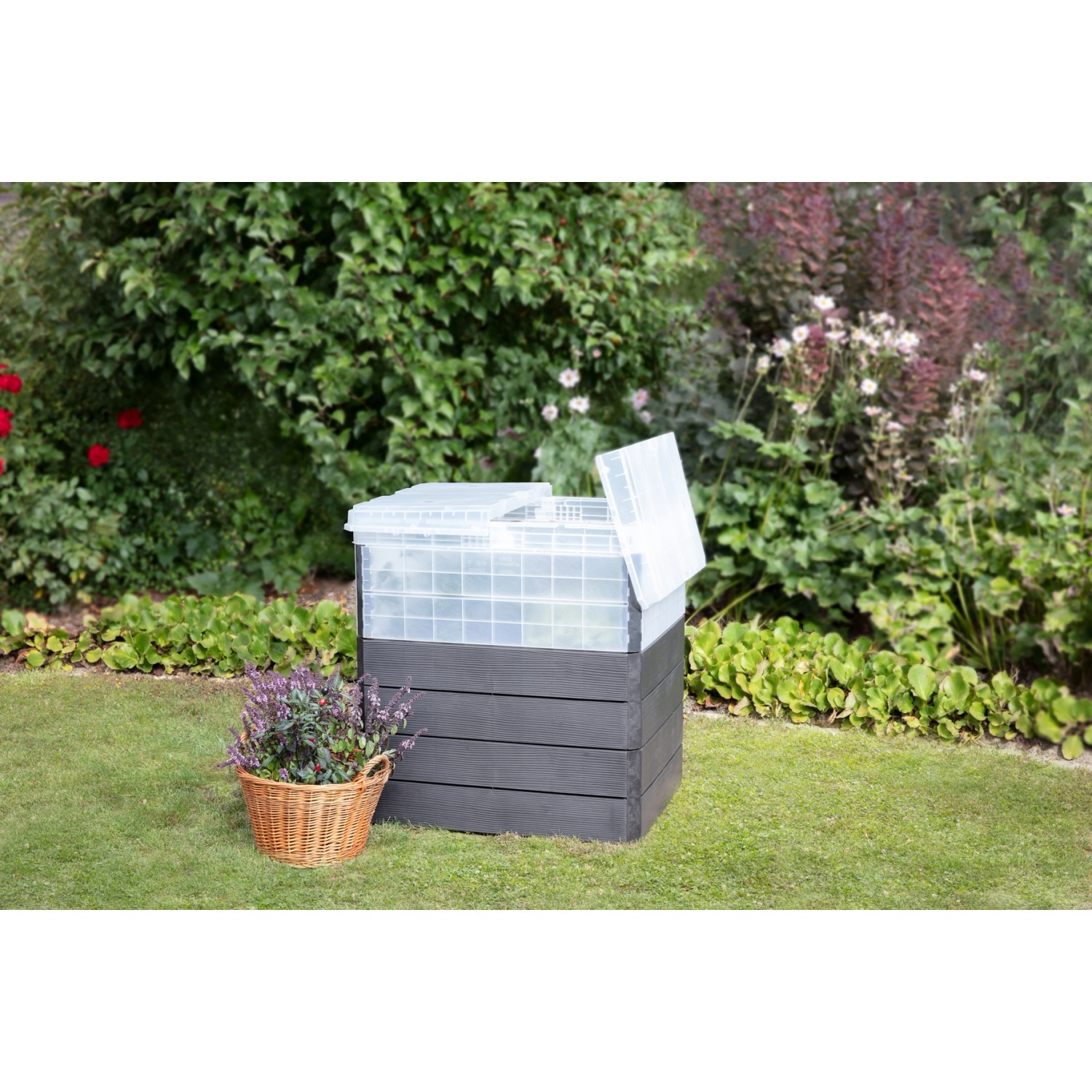 Garantia Hochbeet Ergo Quadro Turbo Plus M 85 Wood mit Frühbeetaufsatz im Garten.