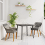 3-teiliges Garten Essset aus grauem Poly Rattan mit Tisch und zwei Stühlen.
