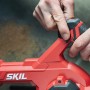 Rotes Skil Akku-Multifunktionsgebläse 3161CB in Aktion, bürstenlos, ohne Akku.