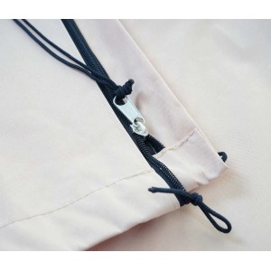 Detailaufnahme: Creme-farbene Schutzhülle mit Reißverschluss für XXL-Marktschirm.