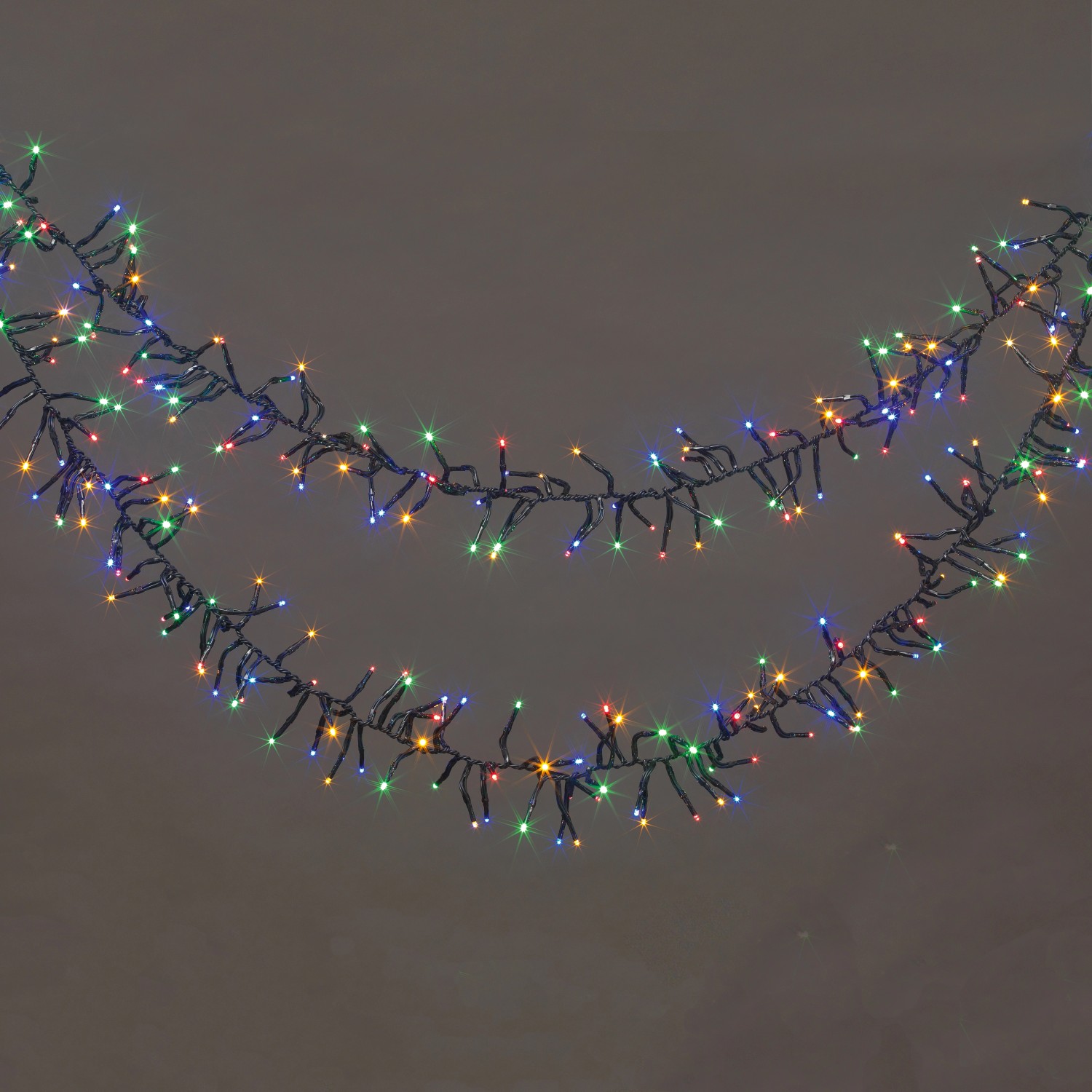 Bunte LED-Büschellichterkette mit 768 LEDs und schwarzem Kabel für Innen- und Außenbereich.