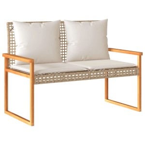 Beige Gartenbank mit Kissen aus Poly Rattan und Akazienholz für den Garten.