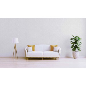 Wohnraum mit weißer Barock Tapete Tadessi Giulia, Sofa, Lampe und Pflanze.