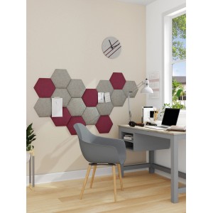 Wandkissen Rechteck hellgrau und bordeaux als Wandpaneel im Arbeitszimmer.