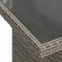 Detailansicht: Grauer Tisch des vidaXL Garten-Sofa-Sets aus Poly Rattan mit Glasplatte.