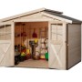 Unbehandeltes Weka Holz-Gartenhaus 323 mit versetztem Satteldach und geöffneten Doppeltüren.