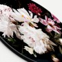 Rundes Glasbild Baroque Flowers V von Pro Art, Ø 30 cm, mit weißen und rosa Blüten auf schwarzem Grund.