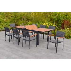 Merxx Paxos 9-tlg. Gartenmöbel-Set mit Ausziehtisch und 8 Stapelsesseln auf einer Terrasse.