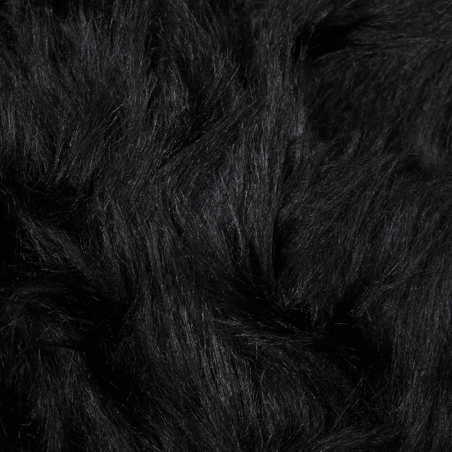 Schwarzer, runder Kunstfell Teppich (Ø 100cm) aus Polyester.