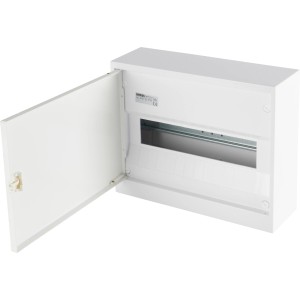 Gewiss Kleinverteiler, 1-reihig, 12 TE, Aufputz, mit geöffneter Tür. Ideal für Elektroinstallationen im Innenbereich.
