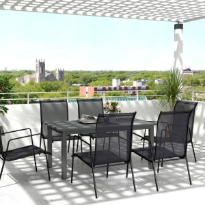 Grauer Outsunny Gartentisch aus Aluminium mit Stühlen auf einer Terrasse.