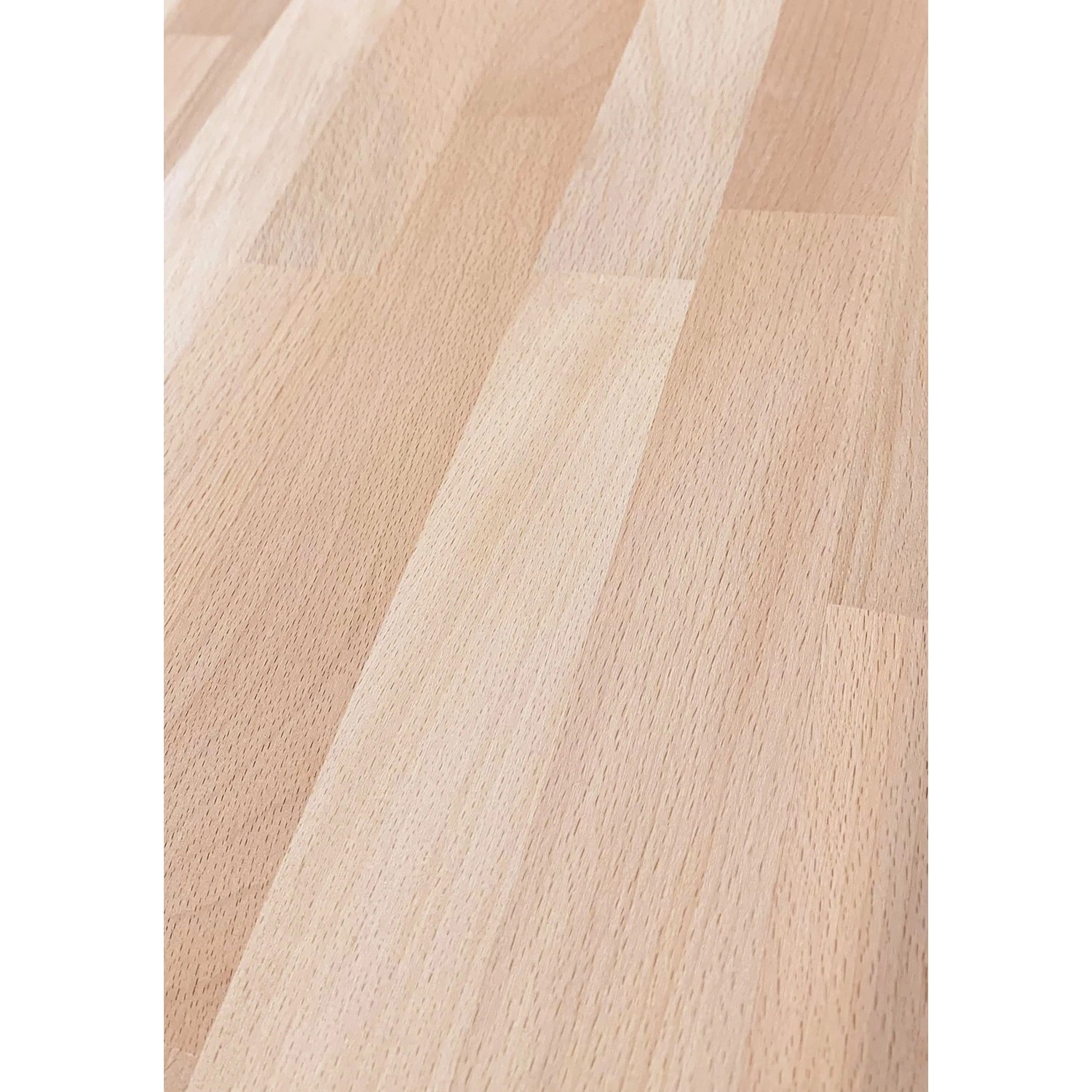 Detailaufnahme einer unbehandelten Buchenholz-Stufe der Treppe Kos.
