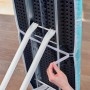 Detailansicht: Leifheit Bügeltischbezug Thermo Reflect Universal mit Befestigung am Bügeltisch.
