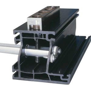 Abus BA Befestigungsanker für innenliegende Fenster-Sicherung, Detailansicht der Montage am Fensterrahmen.