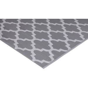Grau-weißer Outdoor-Teppich (120x180 cm) mit orientalischem Muster für Camping & Garten.