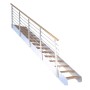 Treppe Kos mit 16 Eiche Rustik Stufen, weißem Design-Geländer und Edelstahlstäben.
