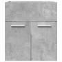 Waschbeckenschrank in Betongrau mit zwei Türen und Griffen. Badmöbel zur Wandmontage.