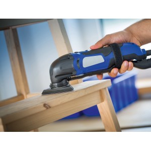 LUX Schleifauflage K240 für Dreiecksschleifer (Ø 96 mm) im Einsatz auf Holz.