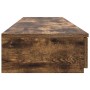 Nahaufnahme einer Bettschublade in Räuchereiche-Optik aus Holzwerkstoff. Dunkelbraune Oberfläche mit Holzmaserung.