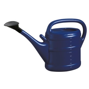 Blaue Geli Gießkanne mit 10 l Fassungsvermögen und Brausekopf.
