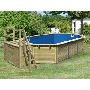 Karibu Holzpool Modell 4 Set mit Leiter, Filteranlage und Sonnenterrasse im Garten.