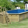 Karibu Holzpool Modell 4 Set mit Leiter, Filteranlage und Sonnenterrasse im Garten.