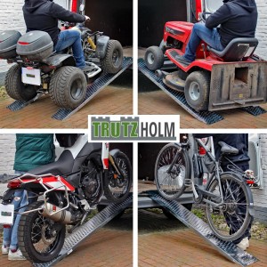 Zwei TRUTZHOLM Auffahrrampen aus profiliertem Stahl, 180 cm, grau, beim Verladen von Quad, Motorrad, Rasenmäher und Fahrrad. Tragkraft 400 kg.